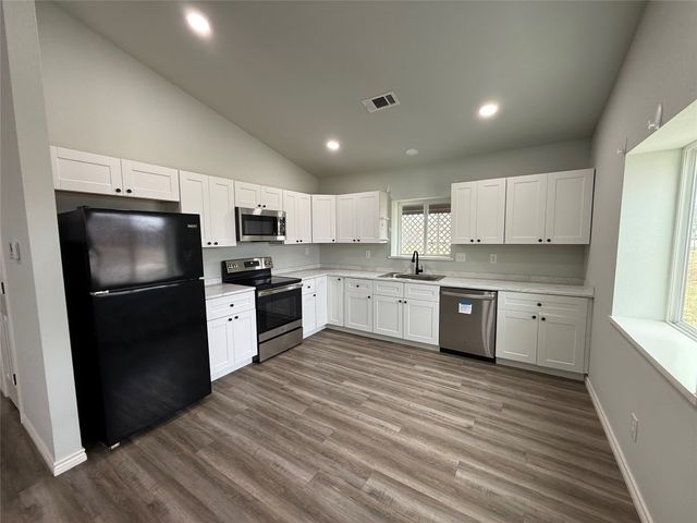 303 Ussery Street, Bowie, TX 76230