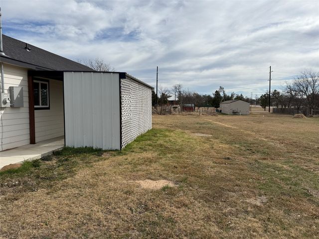 303 Ussery Street, Bowie, TX 76230