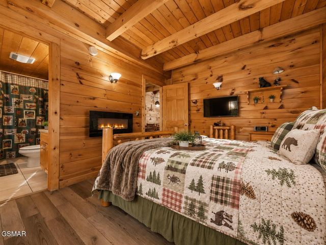 952 Iron Mtn Road, Pigeon Forge, TN 37863