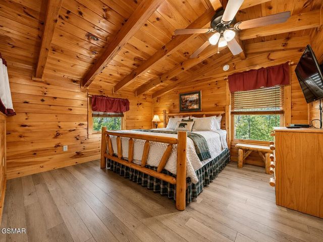 952 Iron Mtn Road, Pigeon Forge, TN 37863