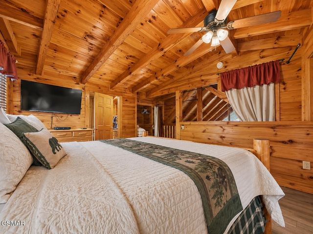 952 Iron Mtn Road, Pigeon Forge, TN 37863