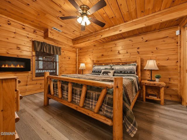 952 Iron Mtn Road, Pigeon Forge, TN 37863