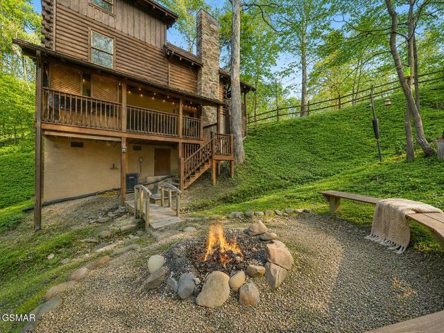 952 Iron Mtn Road, Pigeon Forge, TN 37863