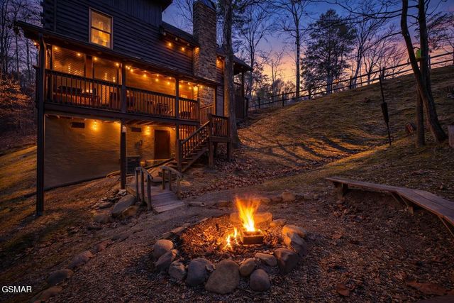 952 Iron Mtn Road, Pigeon Forge, TN 37863