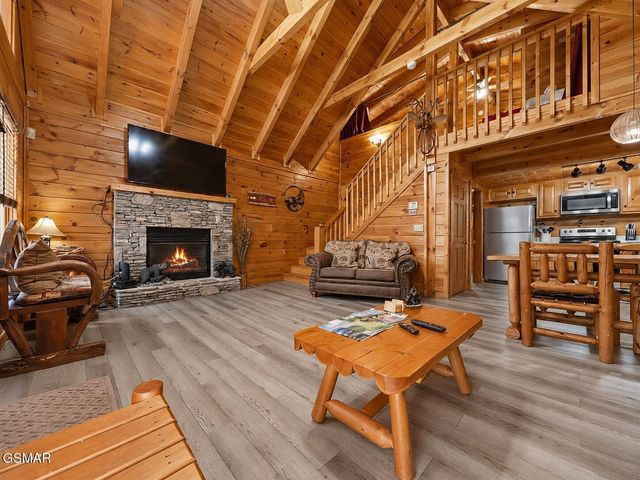 952 Iron Mtn Road, Pigeon Forge, TN 37863