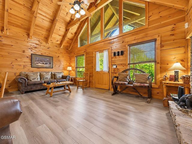 952 Iron Mtn Road, Pigeon Forge, TN 37863