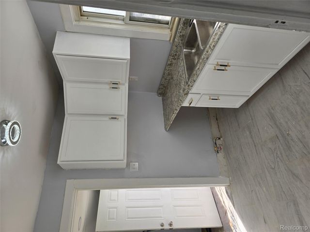 8276 Orchard Avenue, Warren, MI 48089