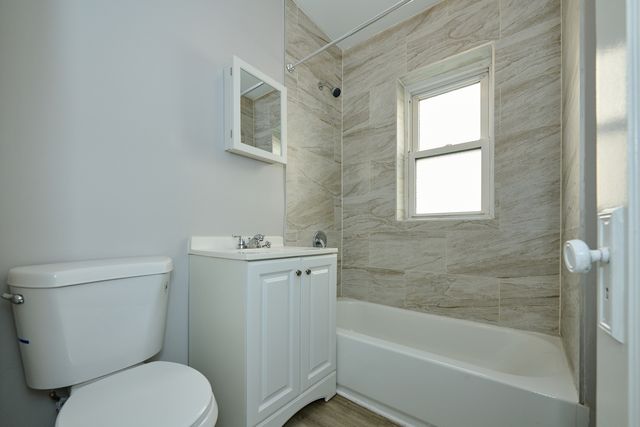 6324 N Albany Avenue 2E, Chicago, IL 60659