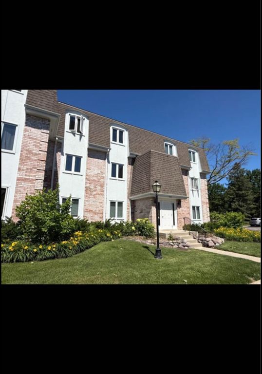 133 E Winchester Road D, Libertyville, IL 60048