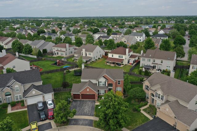 2 Marshall Ash Court, Bolingbrook, IL 60490