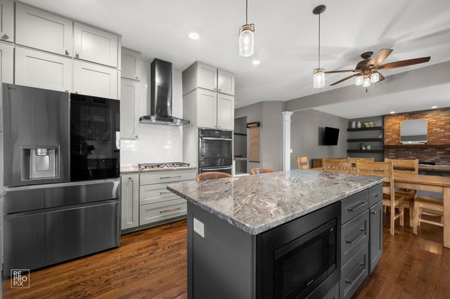 2 Marshall Ash Court, Bolingbrook, IL 60490