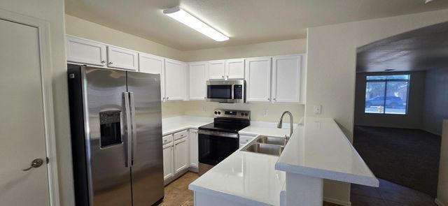 8568 W VOGEL Avenue, Peoria, AZ 85345