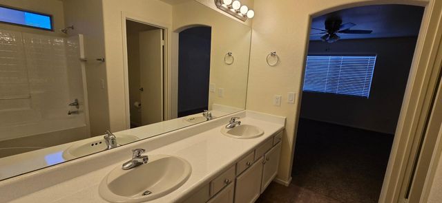 8568 W VOGEL Avenue, Peoria, AZ 85345