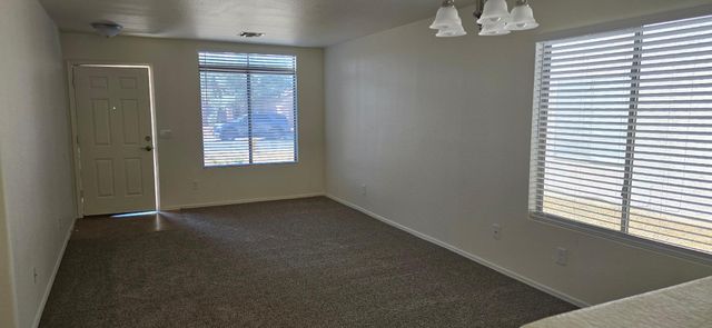 8568 W VOGEL Avenue, Peoria, AZ 85345