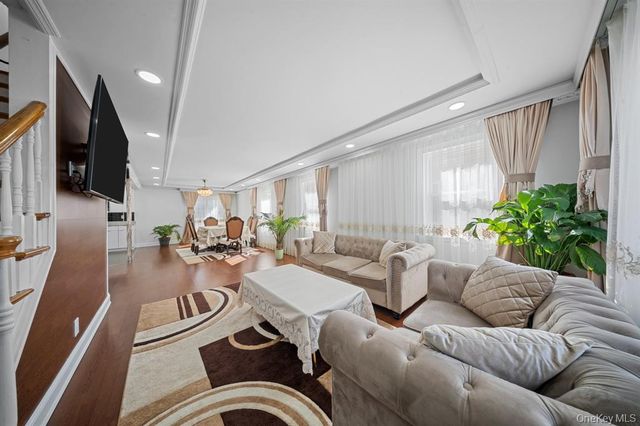 79-31 Langdale Street, New Hyde Park, NY 11040