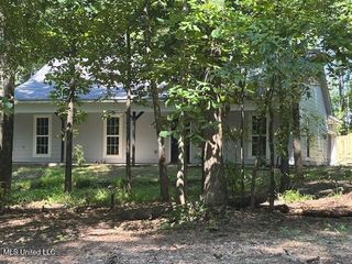 81 Hickory, Byhalia, MS 38611