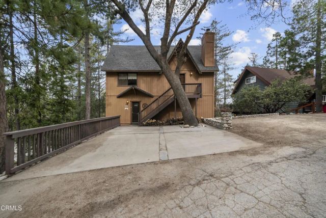 864 Nadelhorn Drive, Lake Arrowhead, CA 92352
