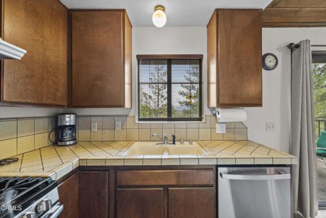 864 Nadelhorn Drive, Lake Arrowhead, CA 92352