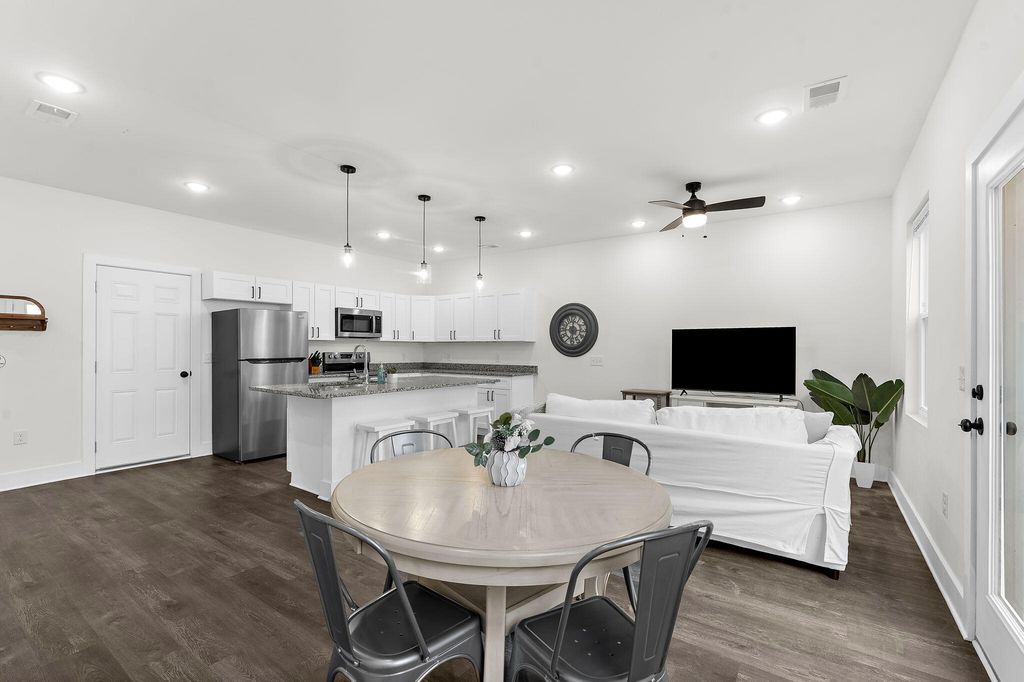 Image 16 of property listing at 5742 Salvo Street 1, Hanahan, SC 29410