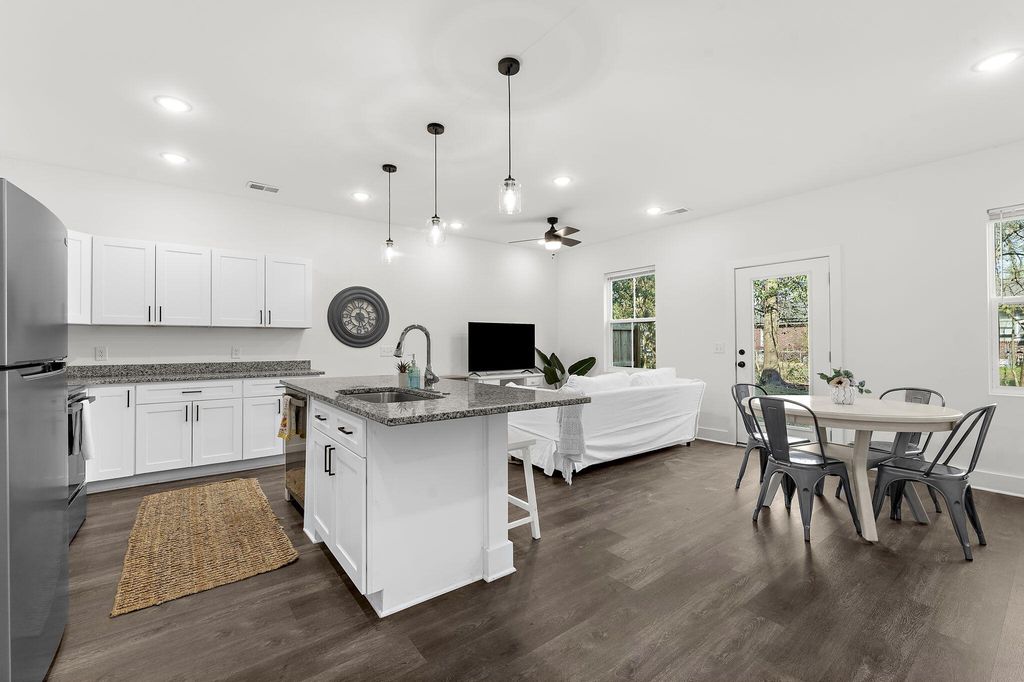 Image 6 of property listing at 5742 Salvo Street 1, Hanahan, SC 29410