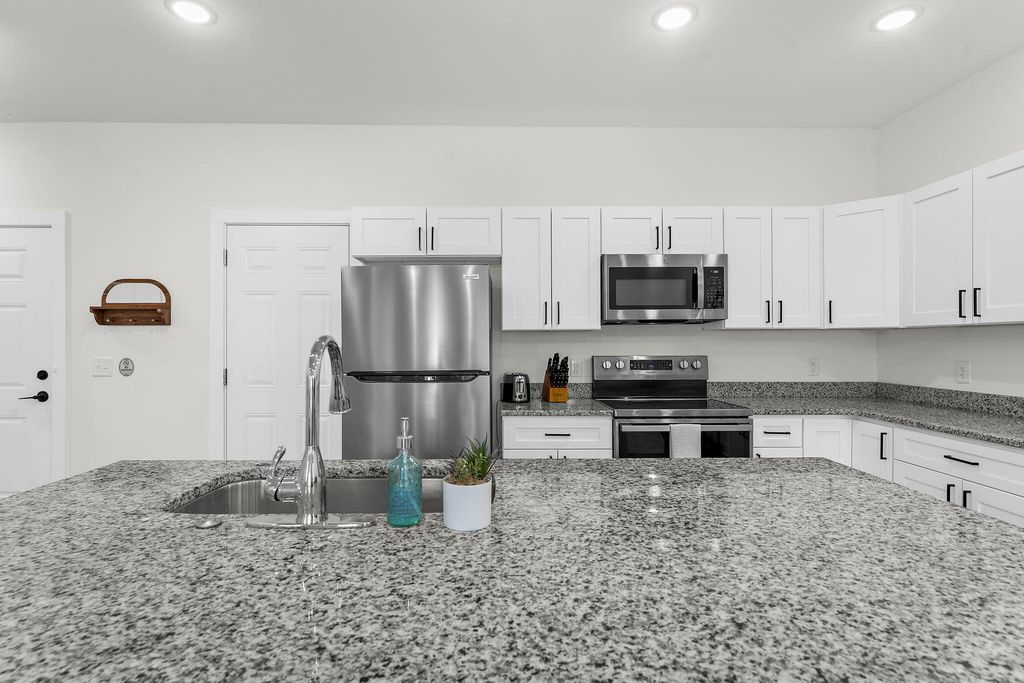 Image 8 of property listing at 5742 Salvo Street 1, Hanahan, SC 29410