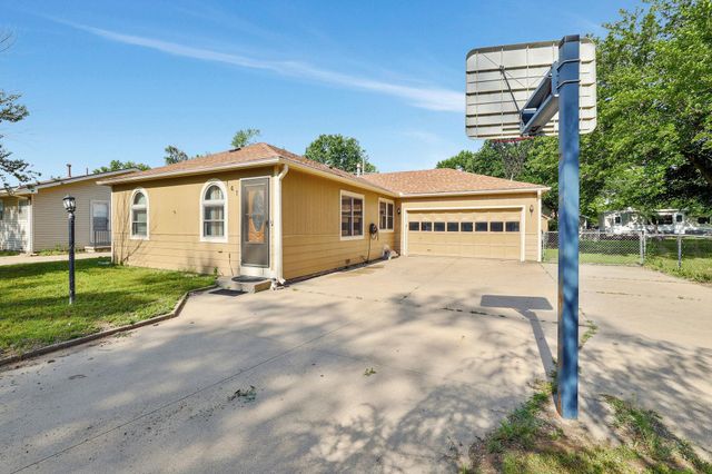 141 N Tracy St, Wichita, KS 67212