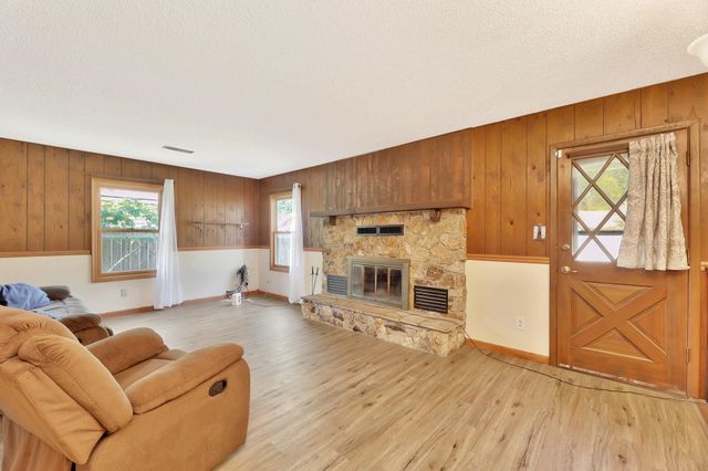 141 N Tracy St, Wichita, KS 67212