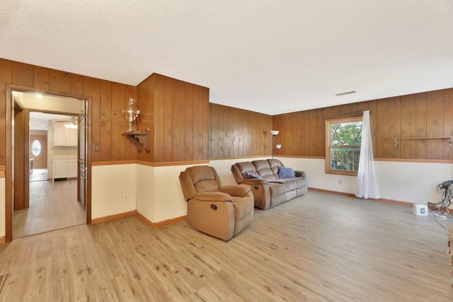 141 N Tracy St, Wichita, KS 67212