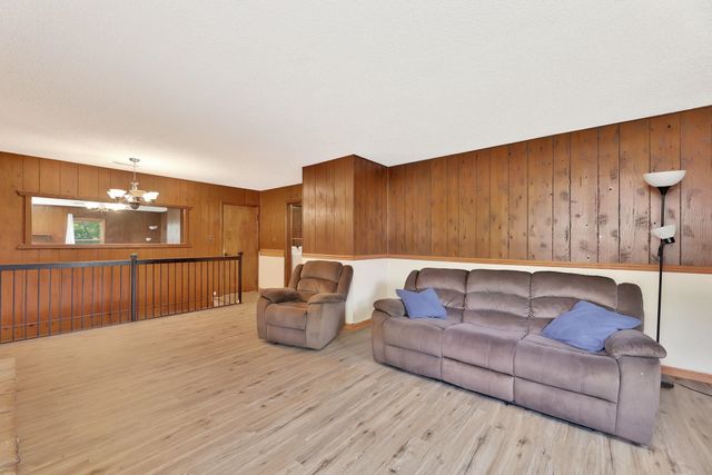 141 N Tracy St, Wichita, KS 67212