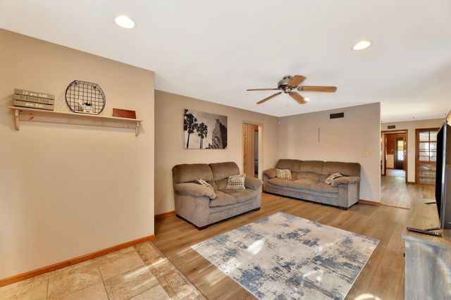 141 N Tracy St, Wichita, KS 67212