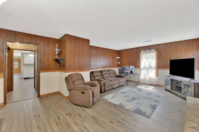 141 N Tracy St, Wichita, KS 67212