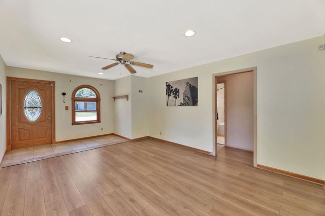 141 N Tracy St, Wichita, KS 67212