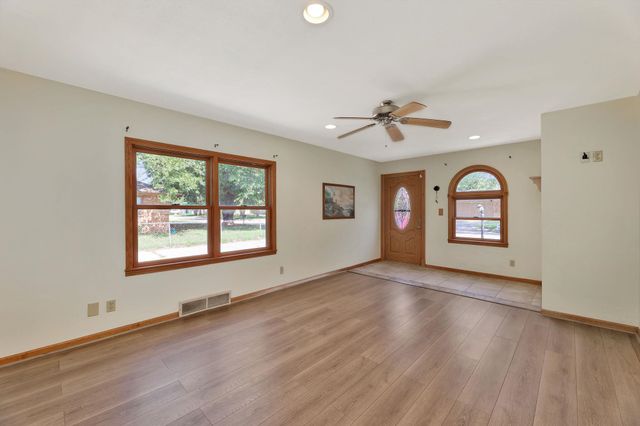 141 N Tracy St, Wichita, KS 67212