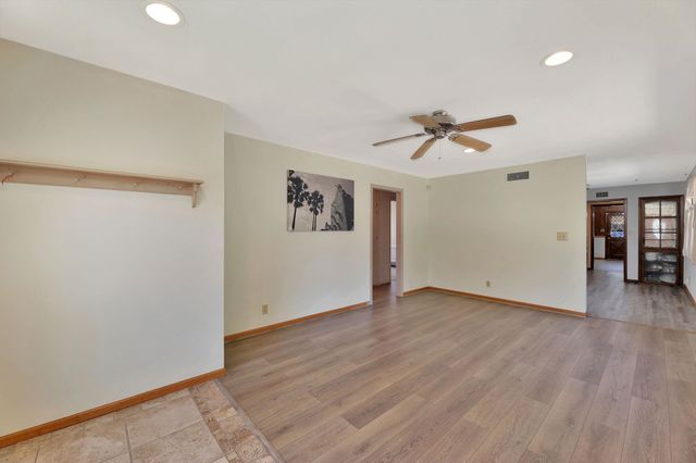 141 N Tracy St, Wichita, KS 67212