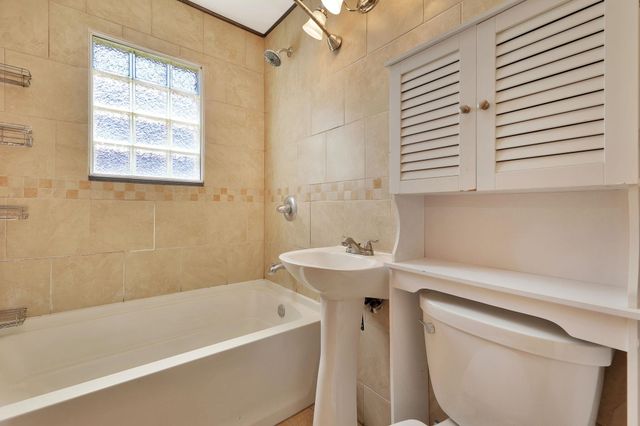 141 N Tracy St, Wichita, KS 67212