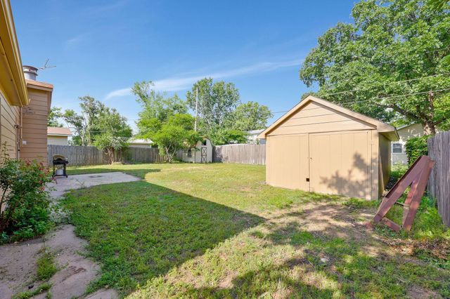 141 N Tracy St, Wichita, KS 67212