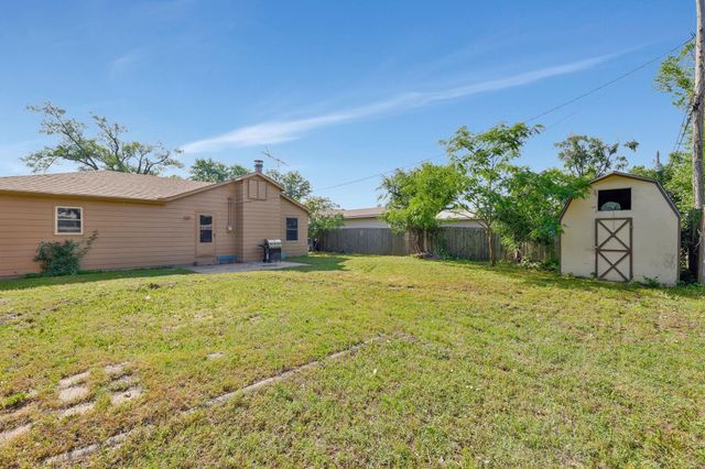 141 N Tracy St, Wichita, KS 67212