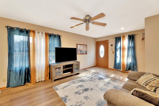 141 N Tracy St, Wichita, KS 67212