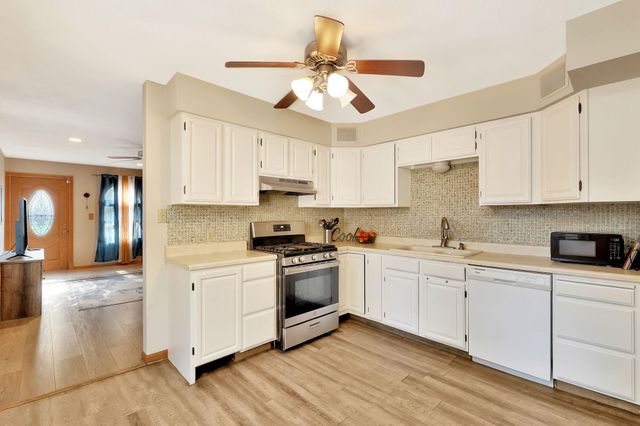 141 N Tracy St, Wichita, KS 67212