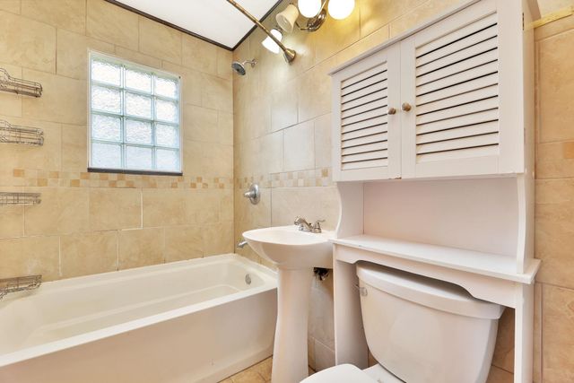 141 N Tracy St, Wichita, KS 67212