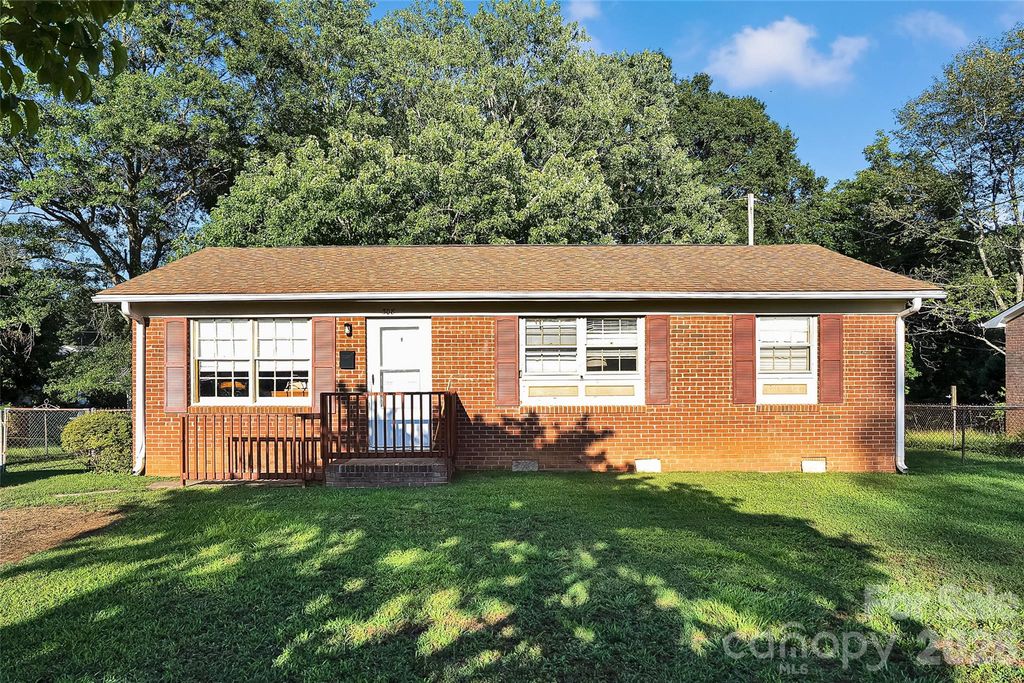 308 S Pine Street, Dallas, NC 28034