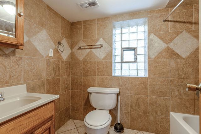 7408 W ADDISON Street 2, Chicago, IL 60634