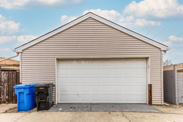 7408 W ADDISON Street 2, Chicago, IL 60634