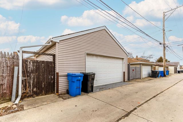 7408 W ADDISON Street 2, Chicago, IL 60634