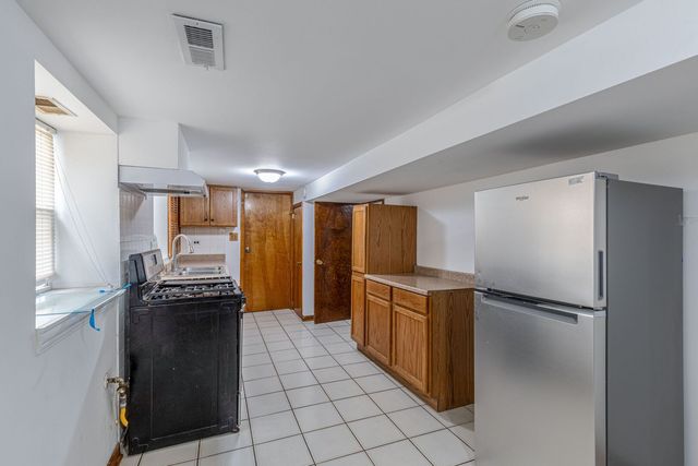 7408 W ADDISON Street 2, Chicago, IL 60634