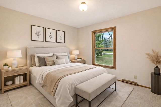 1858 Wayside DRIVE, Hartford, WI 53027