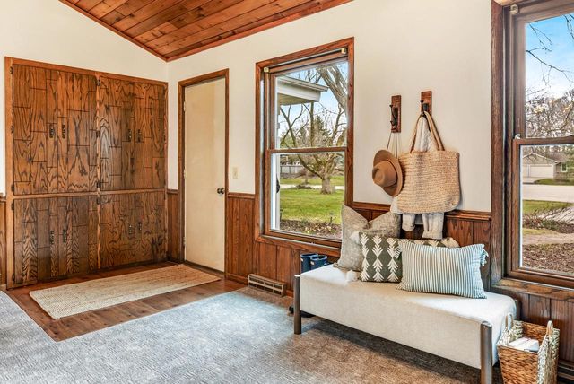 1858 Wayside DRIVE, Hartford, WI 53027