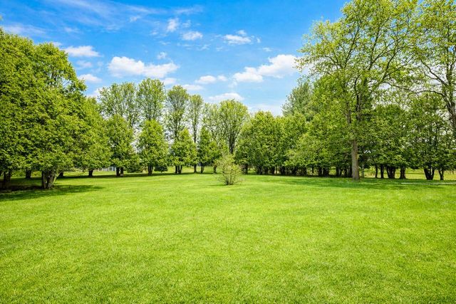 1858 Wayside DRIVE, Hartford, WI 53027