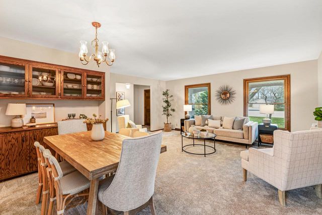 1858 Wayside DRIVE, Hartford, WI 53027