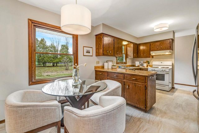 1858 Wayside DRIVE, Hartford, WI 53027